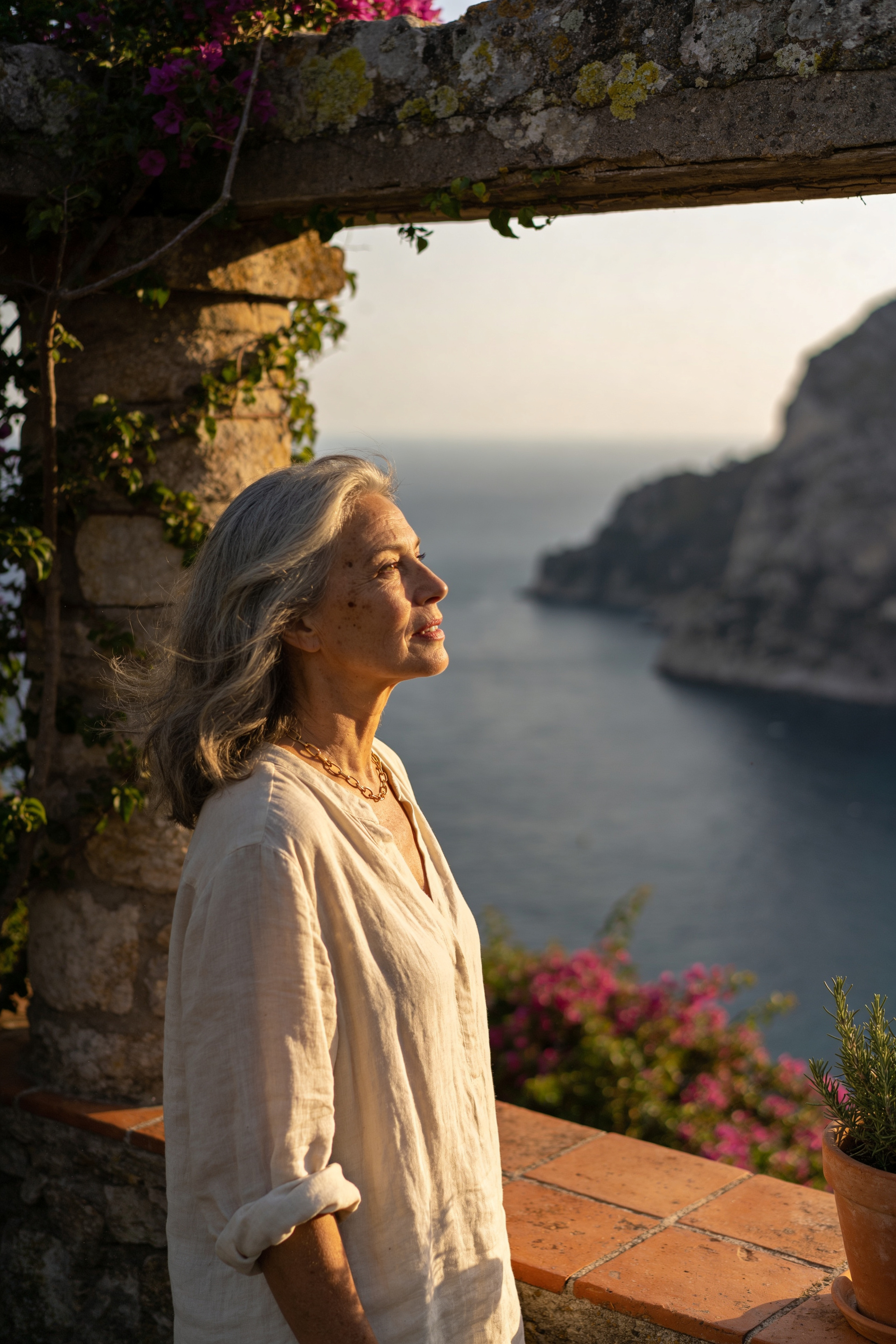 Kroatika — retrato — hero mature woman terrace