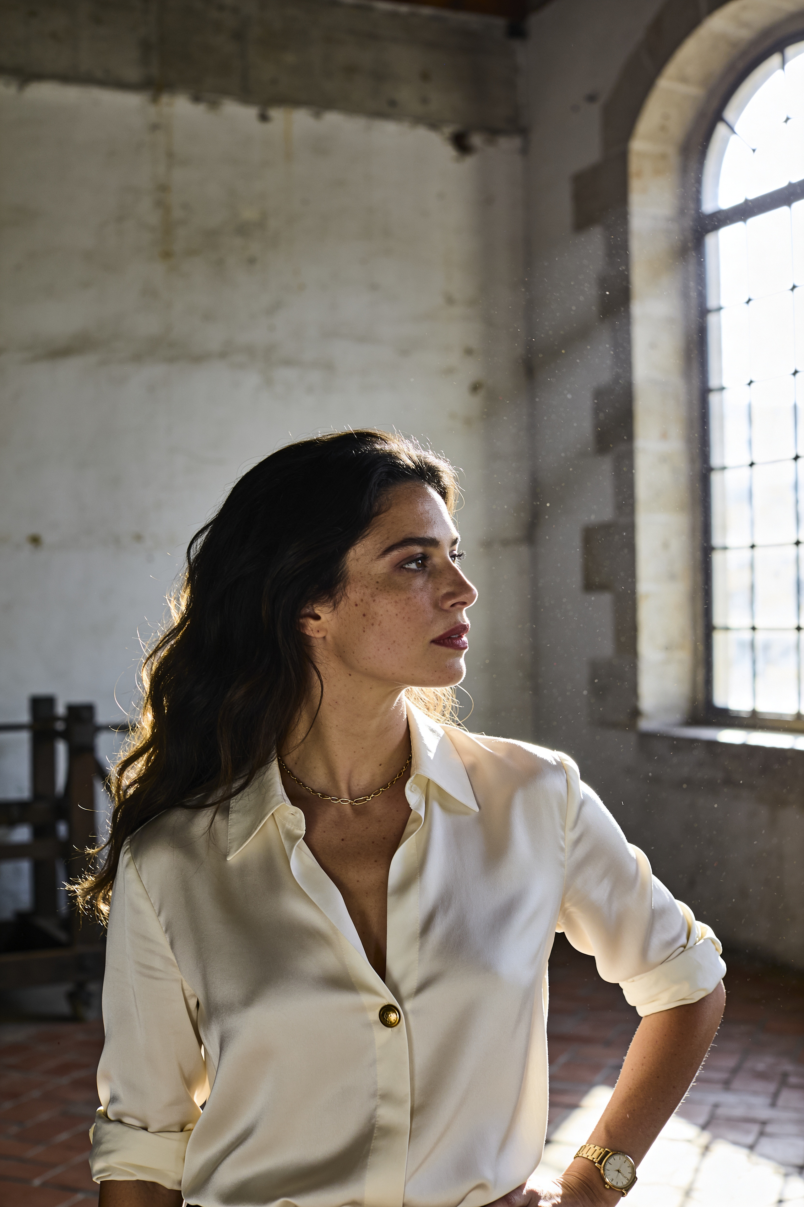 Kroatika — retrato — hero professional woman studio